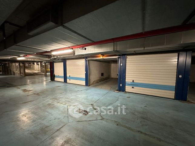 Garage/posto auto in residenziale in Via Pietro Mascagni 12