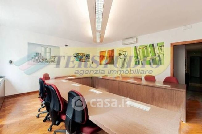 Ufficio in commerciale in Via Industriale 9