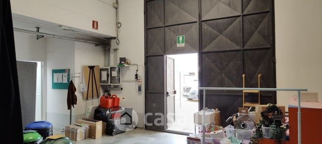 Capannone in commerciale in Via delle Calandre