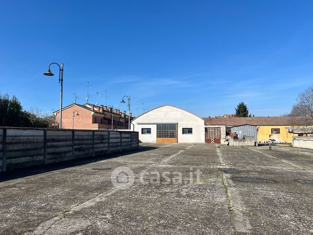 Capannone in commerciale in Via Circonvallazione 88