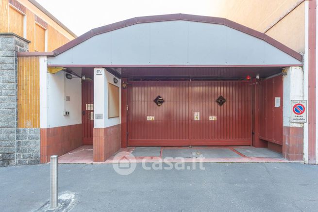 Garage/posto auto in residenziale in Via Giacomo Zanella 57 A