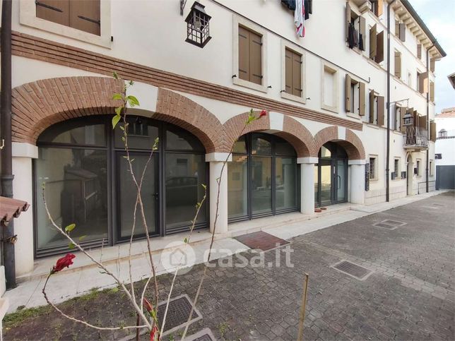 Ufficio in commerciale in Via 26 Aprile 13 B
