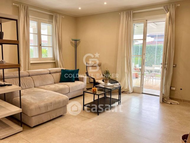 Villa in residenziale in Via Versilia