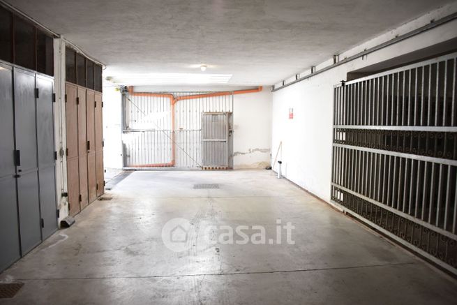 Garage/posto auto in residenziale in Via Tibullo 14