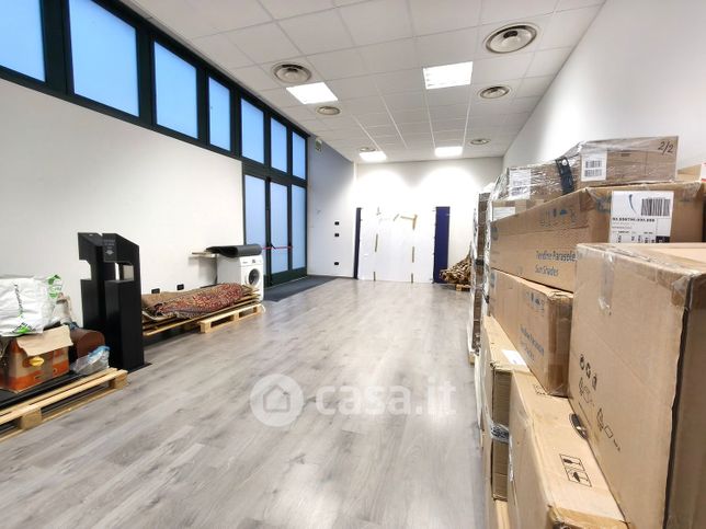 Negozio/locale commerciale in commerciale in Vicolo Porta Est