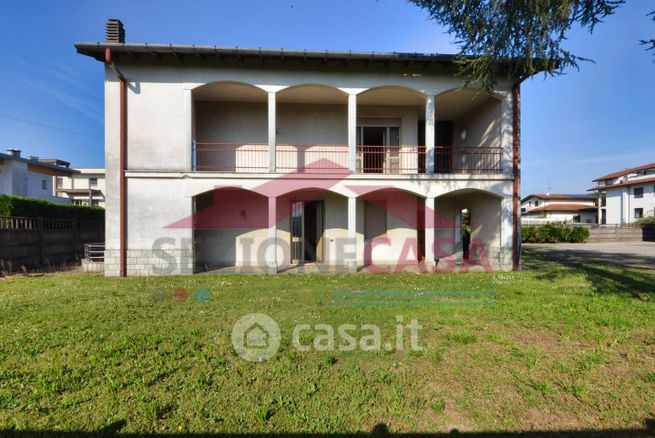 Villa in residenziale in 