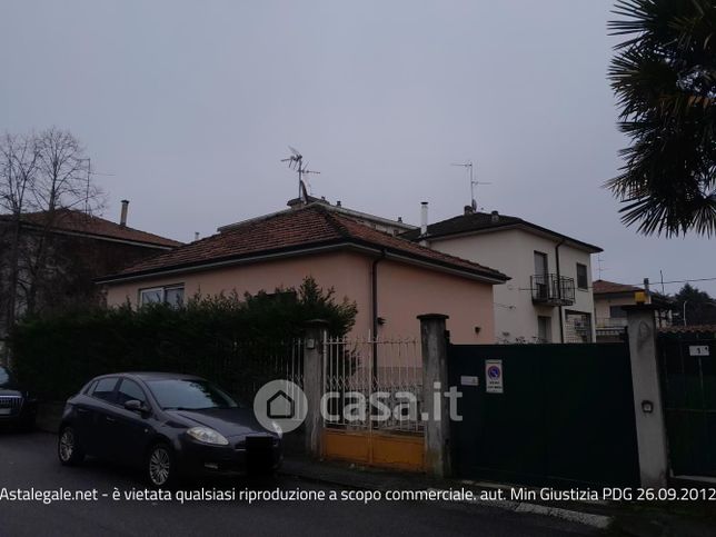 Casa indipendente in residenziale in Via Abruzzo 5