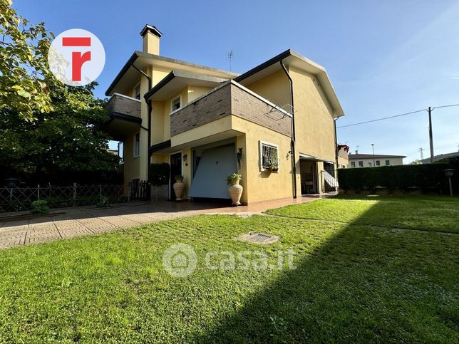 Casa bi/trifamiliare in residenziale in Via Carlo Porta