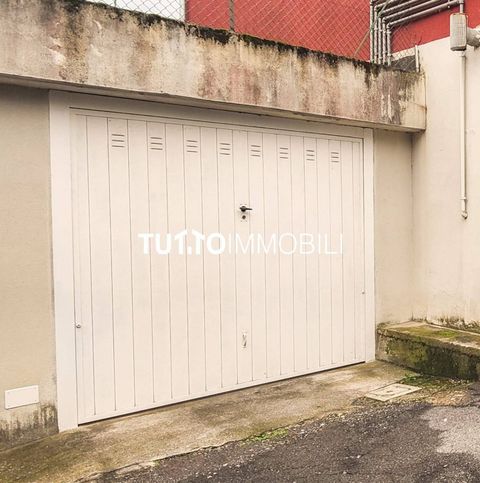 Box/posto auto in residenziale in Via J. F. Kennedy