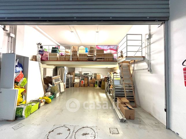 Box/posto auto in residenziale in Via delle Cento Stelle