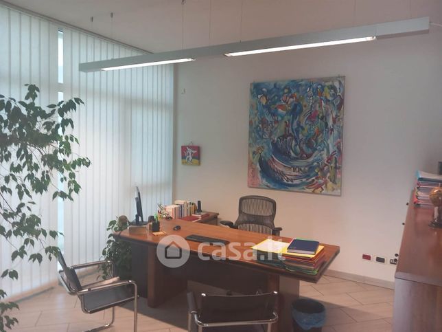 Ufficio in commerciale in 