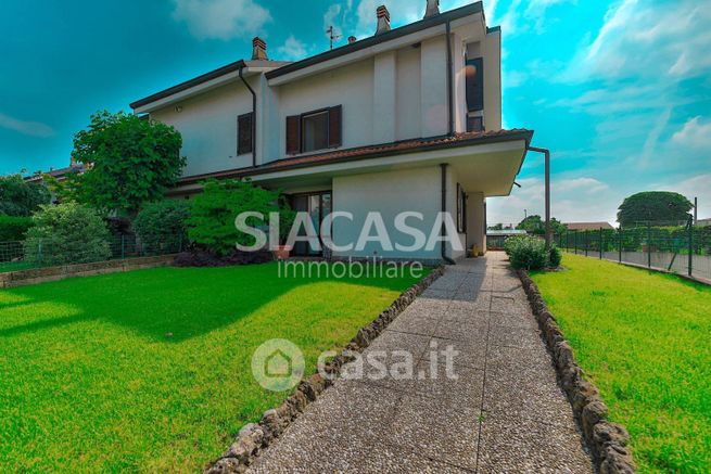 Villa in residenziale in Via Cascina Rossino 25