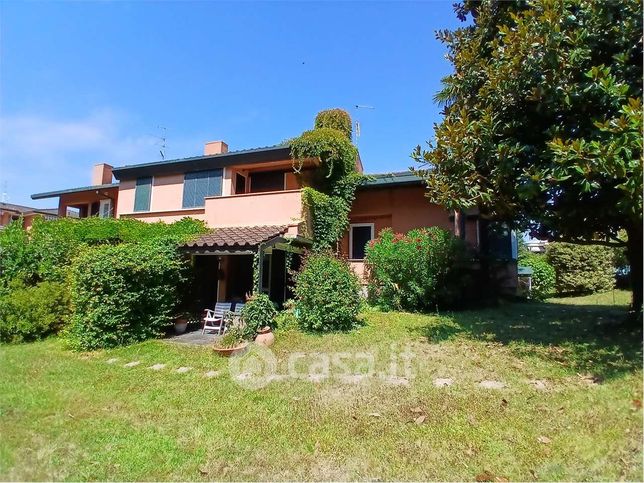 Casa bi/trifamiliare in residenziale in Via San Carlo