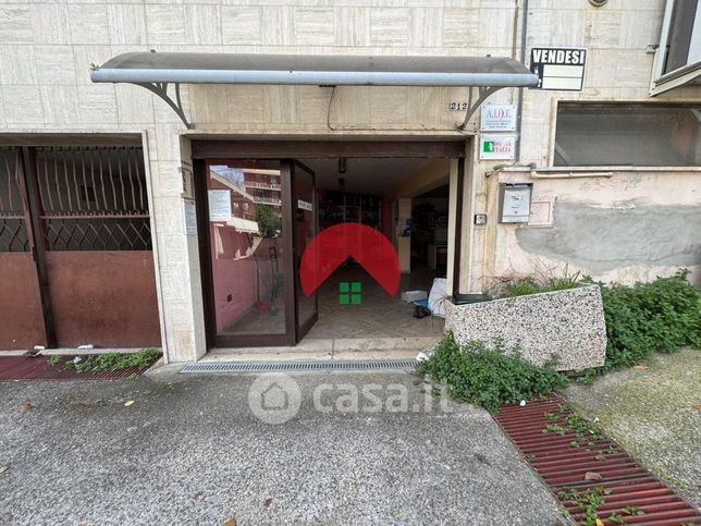 Capannone in commerciale in 