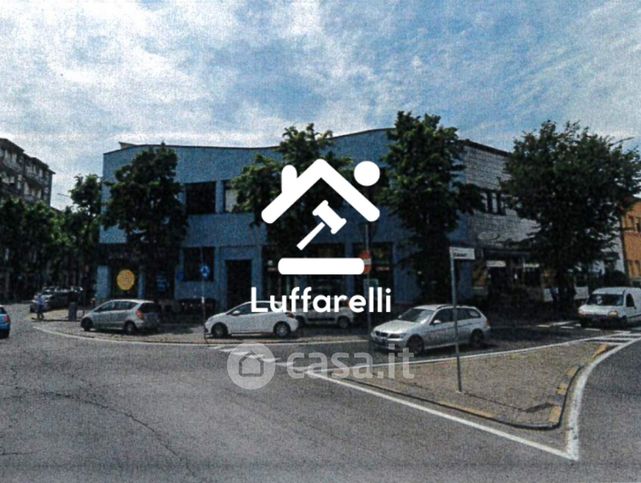 Ufficio in commerciale in Strada Farnesiana