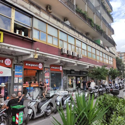 Ufficio in commerciale in Piazza Cavour 19