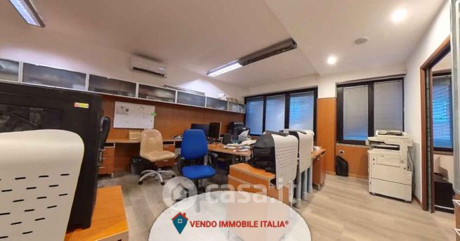Ufficio in commerciale in Via Donato Menichella 2