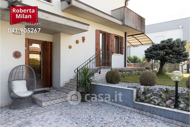 Villa in residenziale in 