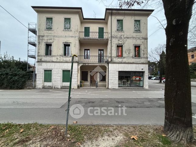Appartamento in residenziale in Via Ugo Foscolo 7