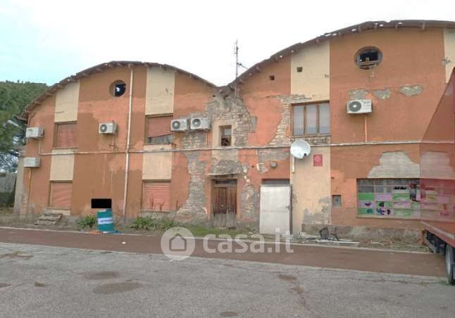 Capannone in commerciale in Via del Forno