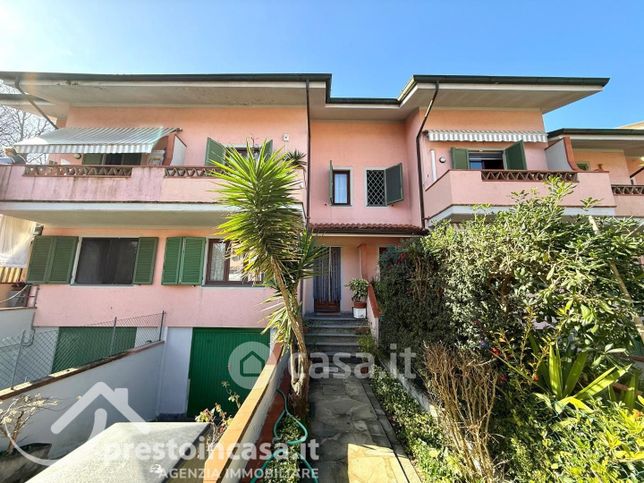 Villetta a schiera in residenziale in Via F.lli Rosselli