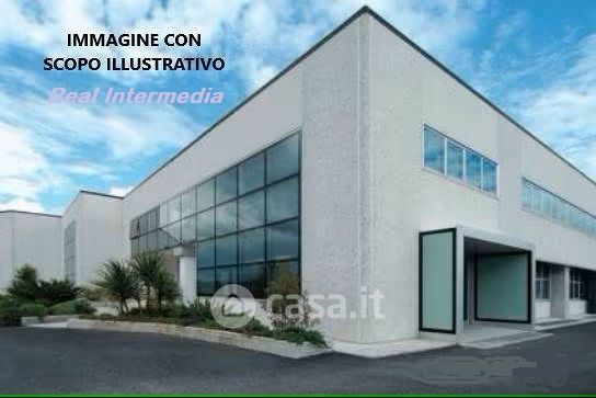 Capannone in commerciale in Via Enrico Fermi