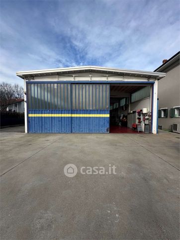 Capannone in commerciale in 