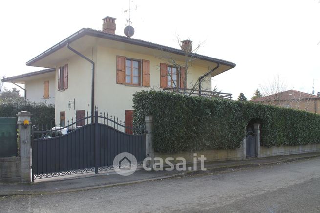 Casa bi/trifamiliare in residenziale in Via Campogrande