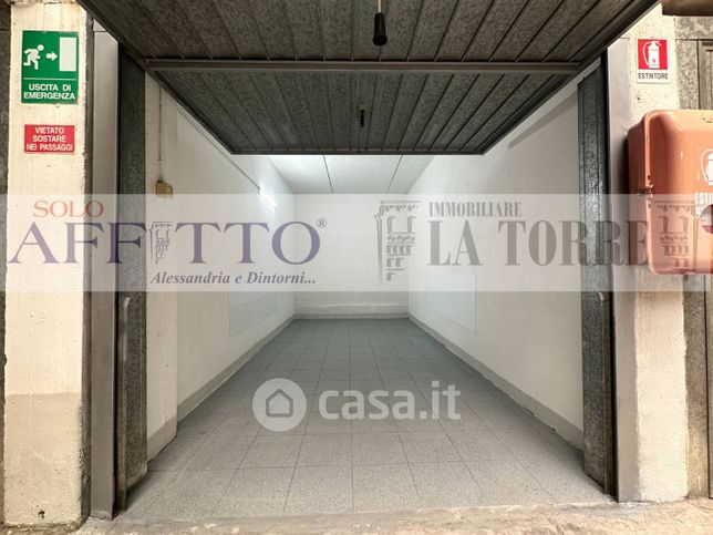 Garage/posto auto in residenziale in Corso Cento Cannoni