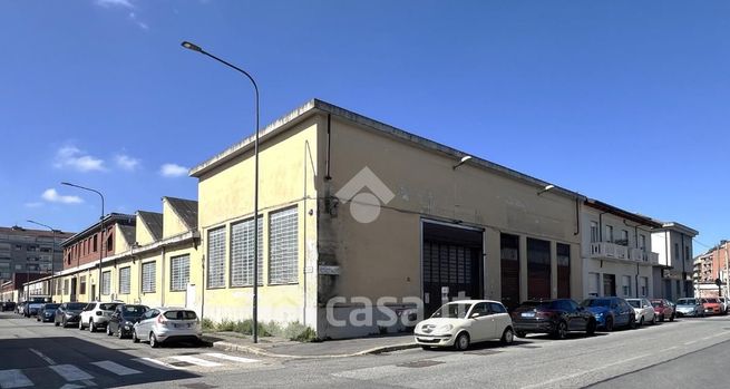 Capannone in commerciale in Via Giuseppe Massari 205