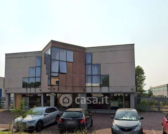 Capannone in commerciale in Via Caselle