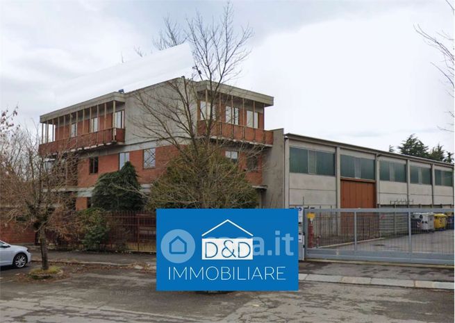 Capannone in commerciale in Corso Cuneo 29