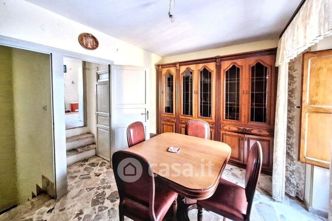 Casa indipendente in residenziale in Via Rosa 22