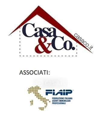 Capannone in commerciale in 