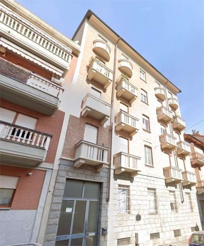 Appartamento in residenziale in Via Carisio 15