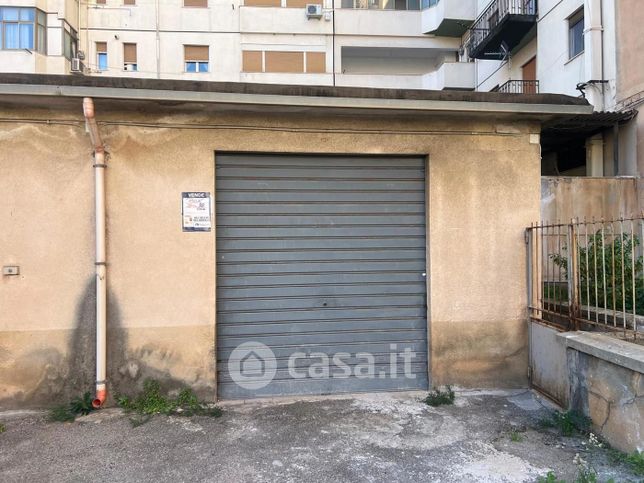 Garage/posto auto in residenziale in Via Ernesto Basile 150