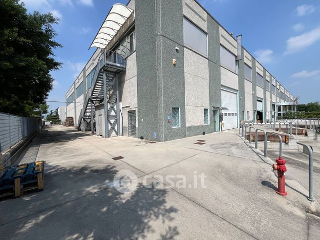 Capannone in commerciale in Via XX Settembre 98 -102