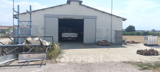 Capannone in commerciale in Via Decio Raggi