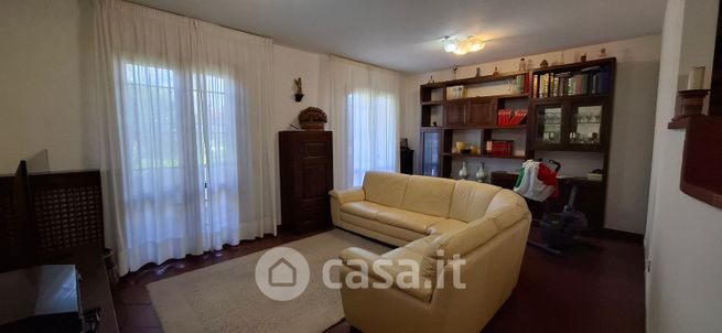 Casa bi/trifamiliare in residenziale in Viale Aldo Moro