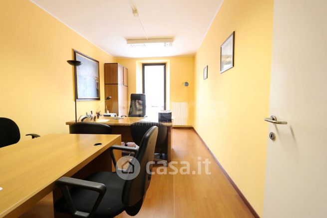 Ufficio in commerciale in Via Carlo Alberto 1