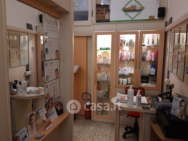 Attivitã /licenza (con o senza mura) in commerciale in
