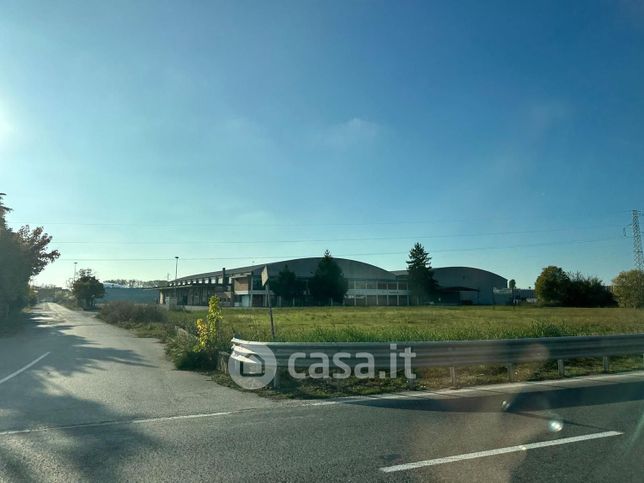 Capannone in commerciale in Via Due Pezzi 2