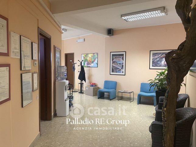 Ufficio in commerciale in Borgo Casale