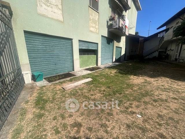 Capannone in commerciale in