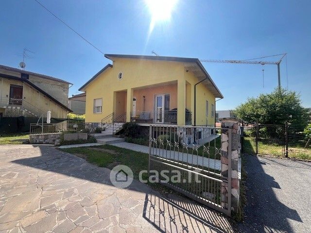 Casa indipendente in residenziale in 