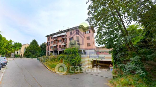 Box/posto auto in residenziale in Via Defendente Lodi