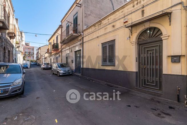 Casa indipendente in residenziale in Via Volturno 37