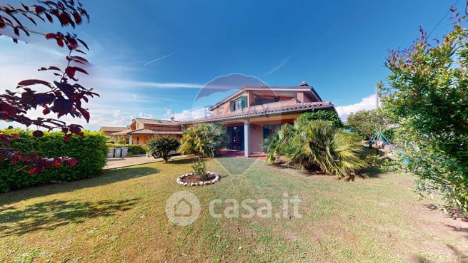Villa in residenziale in 