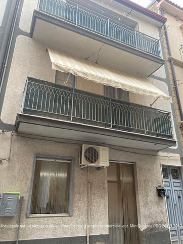 Casa indipendente in residenziale in Via Barbagallo 12