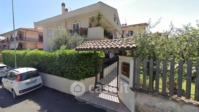 Box/posto auto in residenziale in Via Canicatti